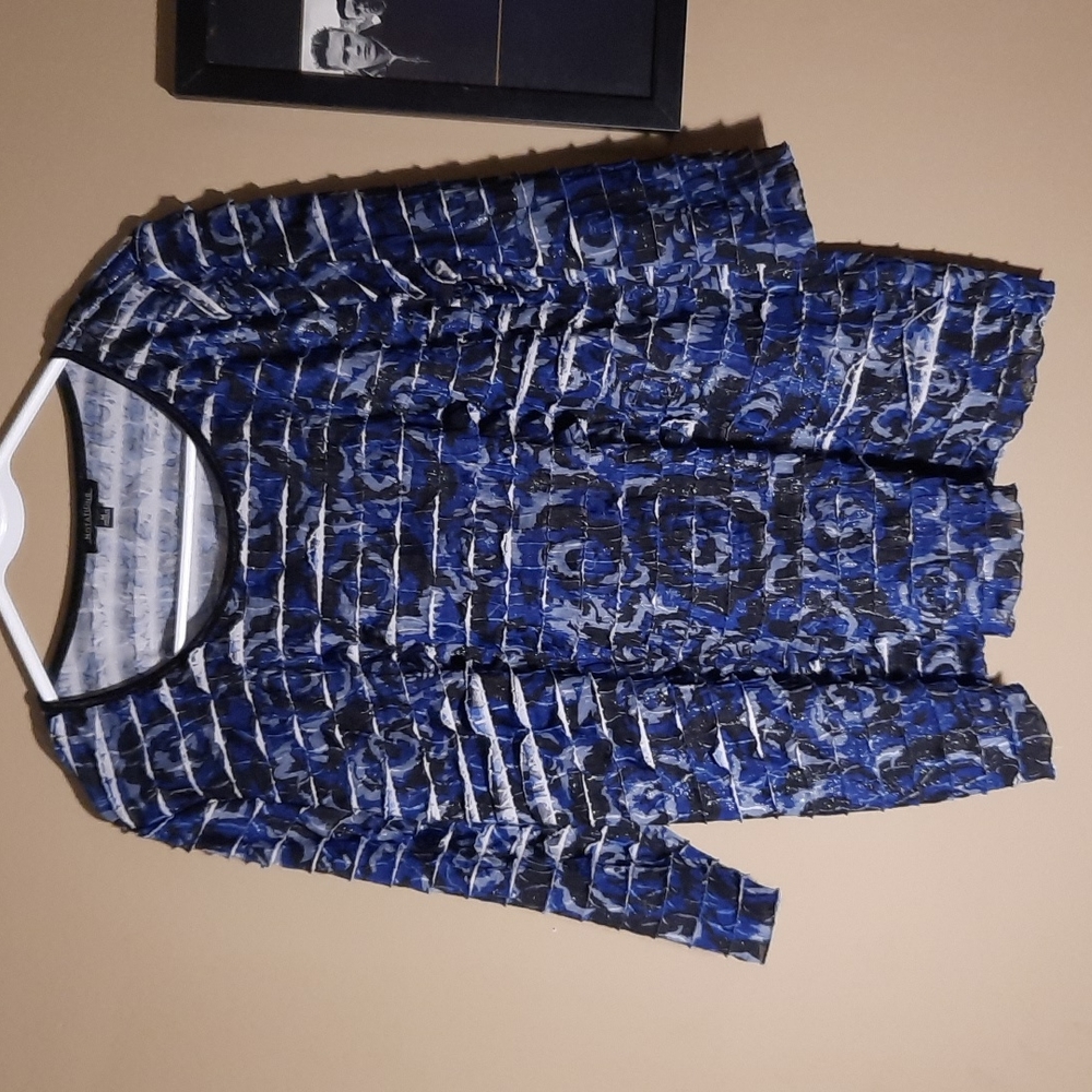 Notations 3/4 Sleeve Scoop Neck Top - Size Medium - Colors: Blue/Black/Silver